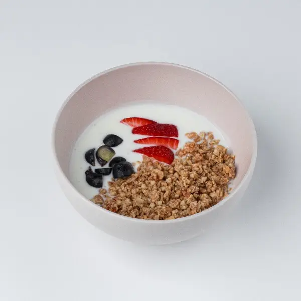 Изображение Гранола с йогуртом и ягодами