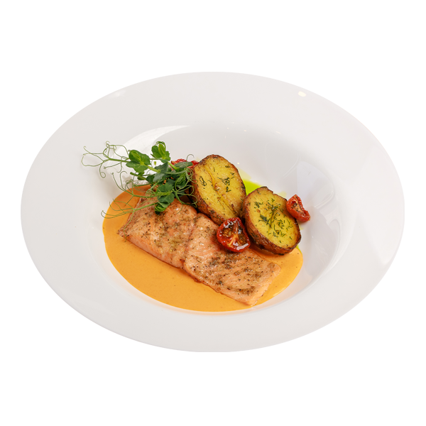 Стейк форели с печеным картофелем и сырным биском