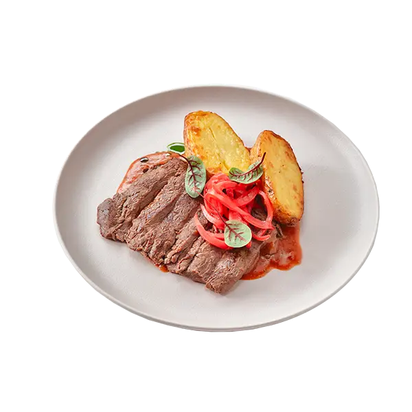 Изображение Стейк из фермерской телятины с картофелем из печи