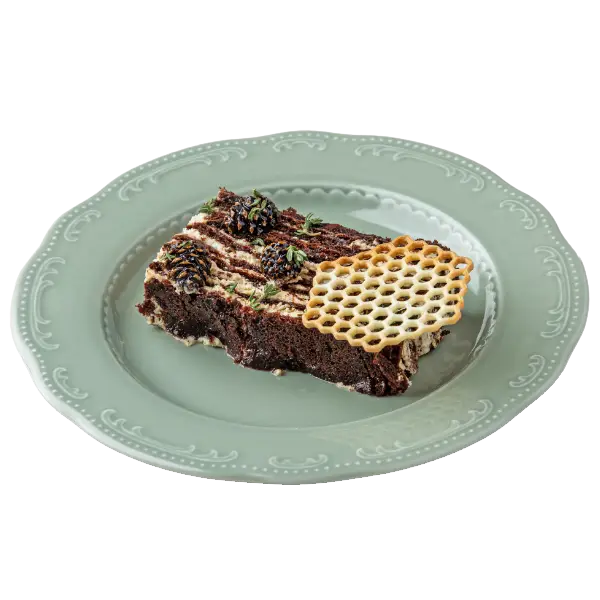 Изображение Черемуховый медовик  с вареньем из сосновых шишек